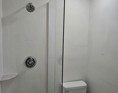 618 Jupiter Way - Photo Thumbnail 5