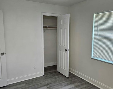 618 Jupiter Way - Photo Thumbnail 9