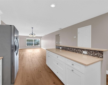 110 N Tremain Street - Photo Thumbnail 5