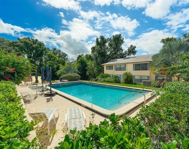 110 N Tremain Street - Photo Thumbnail 17