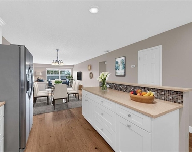 110 N Tremain Street - Photo Thumbnail 4