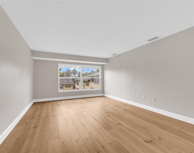 110 N Tremain Street - Photo Thumbnail 13