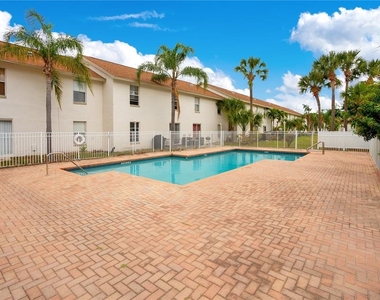 3651 N Goldenrod Road - Photo Thumbnail 11