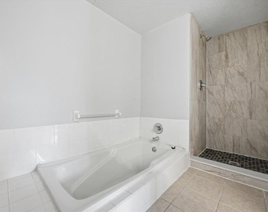 713 Washington Palm Loop - Photo Thumbnail 15