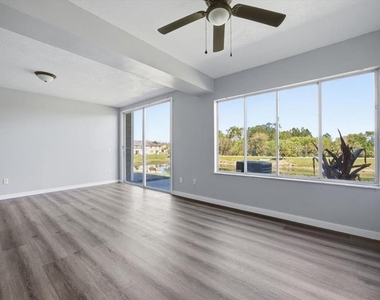 713 Washington Palm Loop - Photo Thumbnail 7