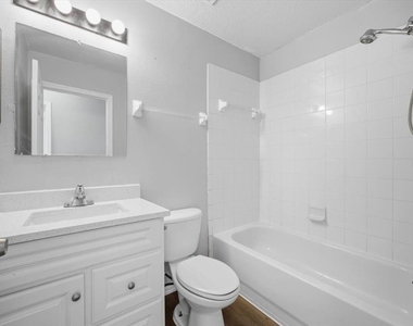 713 Washington Palm Loop - Photo Thumbnail 18