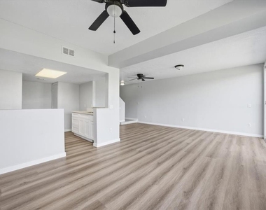 713 Washington Palm Loop - Photo Thumbnail 6
