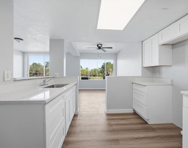 713 Washington Palm Loop - Photo Thumbnail 9