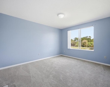713 Washington Palm Loop - Photo Thumbnail 19