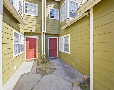 713 Washington Palm Loop - Photo Thumbnail 2