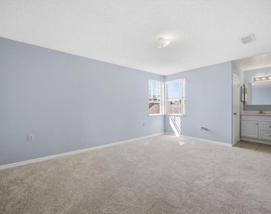 713 Washington Palm Loop - Photo Thumbnail 12