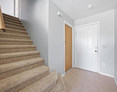 713 Washington Palm Loop - Photo Thumbnail 3