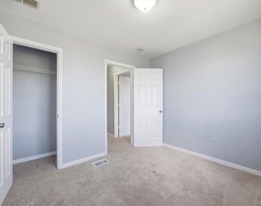 713 Washington Palm Loop - Photo Thumbnail 17