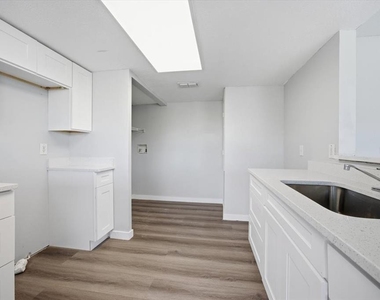 713 Washington Palm Loop - Photo Thumbnail 8
