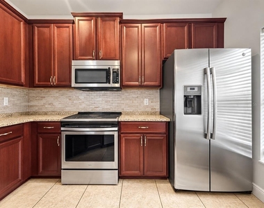 2048 Schuller Way - Photo Thumbnail 5