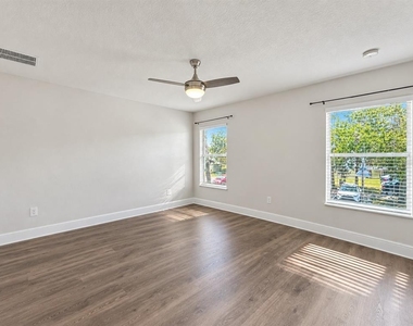 2048 Schuller Way - Photo Thumbnail 4