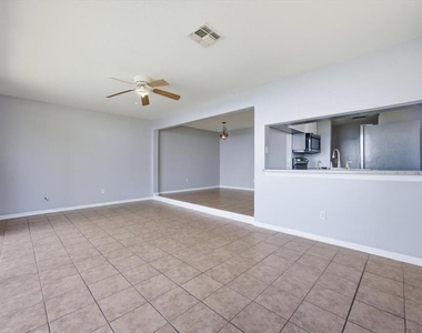 102 Mango Drive - Photo Thumbnail 8