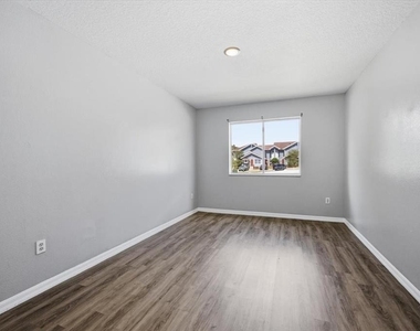 102 Mango Drive - Photo Thumbnail 14