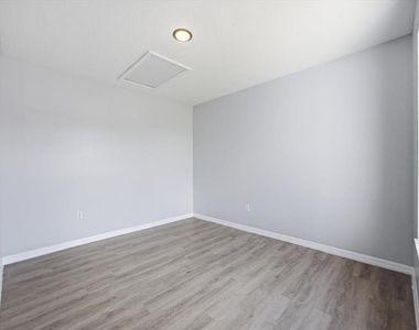 102 Mango Drive - Photo Thumbnail 11