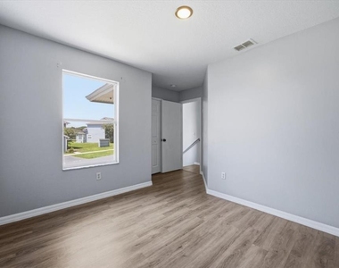 102 Mango Drive - Photo Thumbnail 12