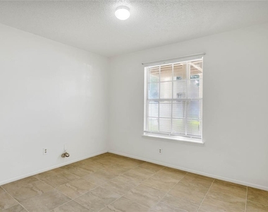 117 Reserve Circle - Photo Thumbnail 10