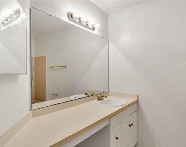 117 Reserve Circle - Photo Thumbnail 8