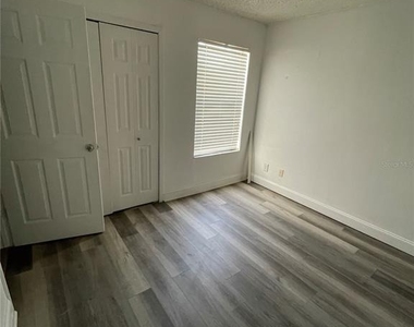 2201 Cascades Boulevard - Photo Thumbnail 2