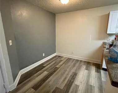 2201 Cascades Boulevard - Photo Thumbnail 12