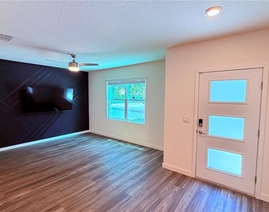77 Myrtle Street - Photo Thumbnail 3