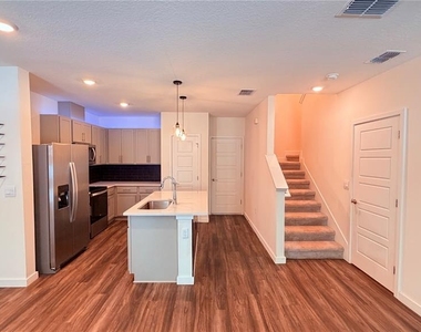 77 Myrtle Street - Photo Thumbnail 9