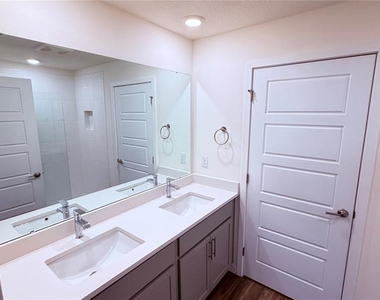 77 Myrtle Street - Photo Thumbnail 24