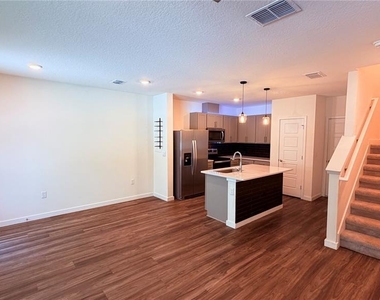 77 Myrtle Street - Photo Thumbnail 11
