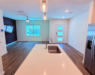 77 Myrtle Street - Photo Thumbnail 5