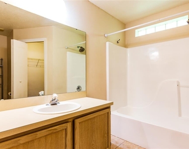5201 Yaupon Street - Photo Thumbnail 9