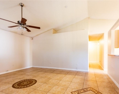 5201 Yaupon Street - Photo Thumbnail 3