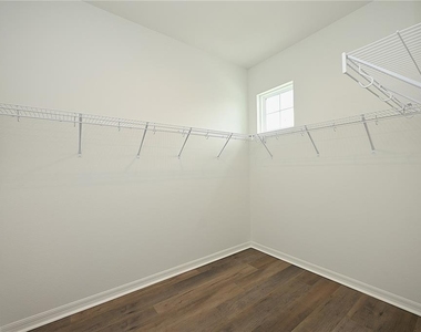 1013 N Brunnell Parkway - Photo Thumbnail 13