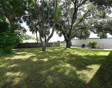 1013 N Brunnell Parkway - Photo Thumbnail 32
