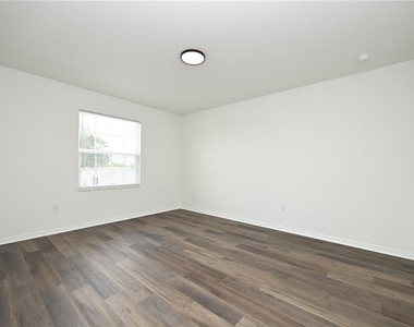 1013 N Brunnell Parkway - Photo Thumbnail 11