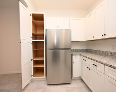 1013 N Brunnell Parkway - Photo Thumbnail 2
