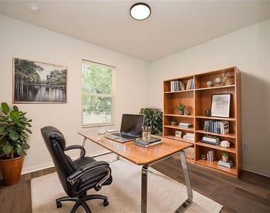1013 N Brunnell Parkway - Photo Thumbnail 24