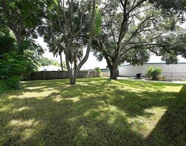 1011 N Brunnell Parkway - Photo Thumbnail 36