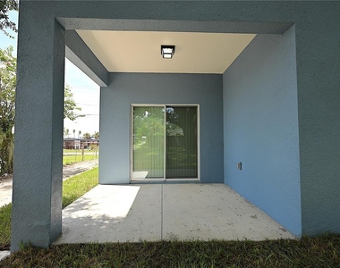 1011 N Brunnell Parkway - Photo Thumbnail 33