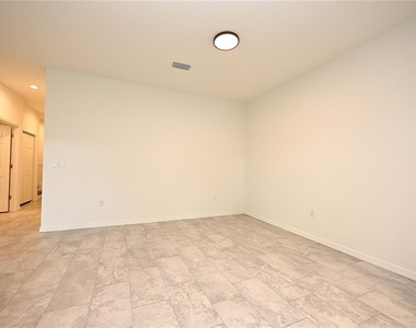 1011 N Brunnell Parkway - Photo Thumbnail 8