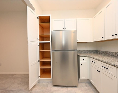 1011 N Brunnell Parkway - Photo Thumbnail 4