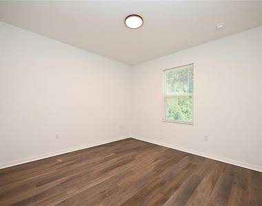1011 N Brunnell Parkway - Photo Thumbnail 25