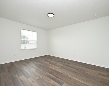 1011 N Brunnell Parkway - Photo Thumbnail 1