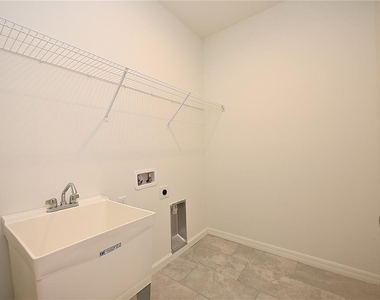 1011 N Brunnell Parkway - Photo Thumbnail 23