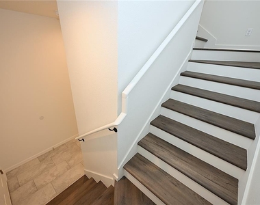 1011 N Brunnell Parkway - Photo Thumbnail 17