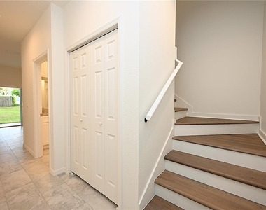 1011 N Brunnell Parkway - Photo Thumbnail 16