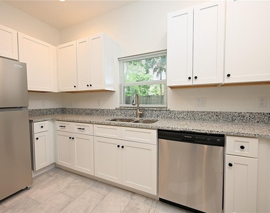 1011 N Brunnell Parkway - Photo Thumbnail 5